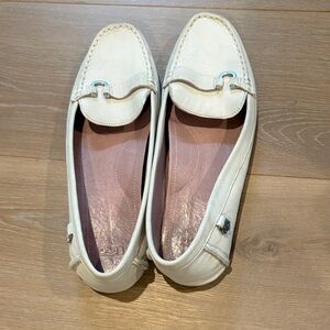 Ugg Size 9 Women's Cream Leather Driving Loafers.